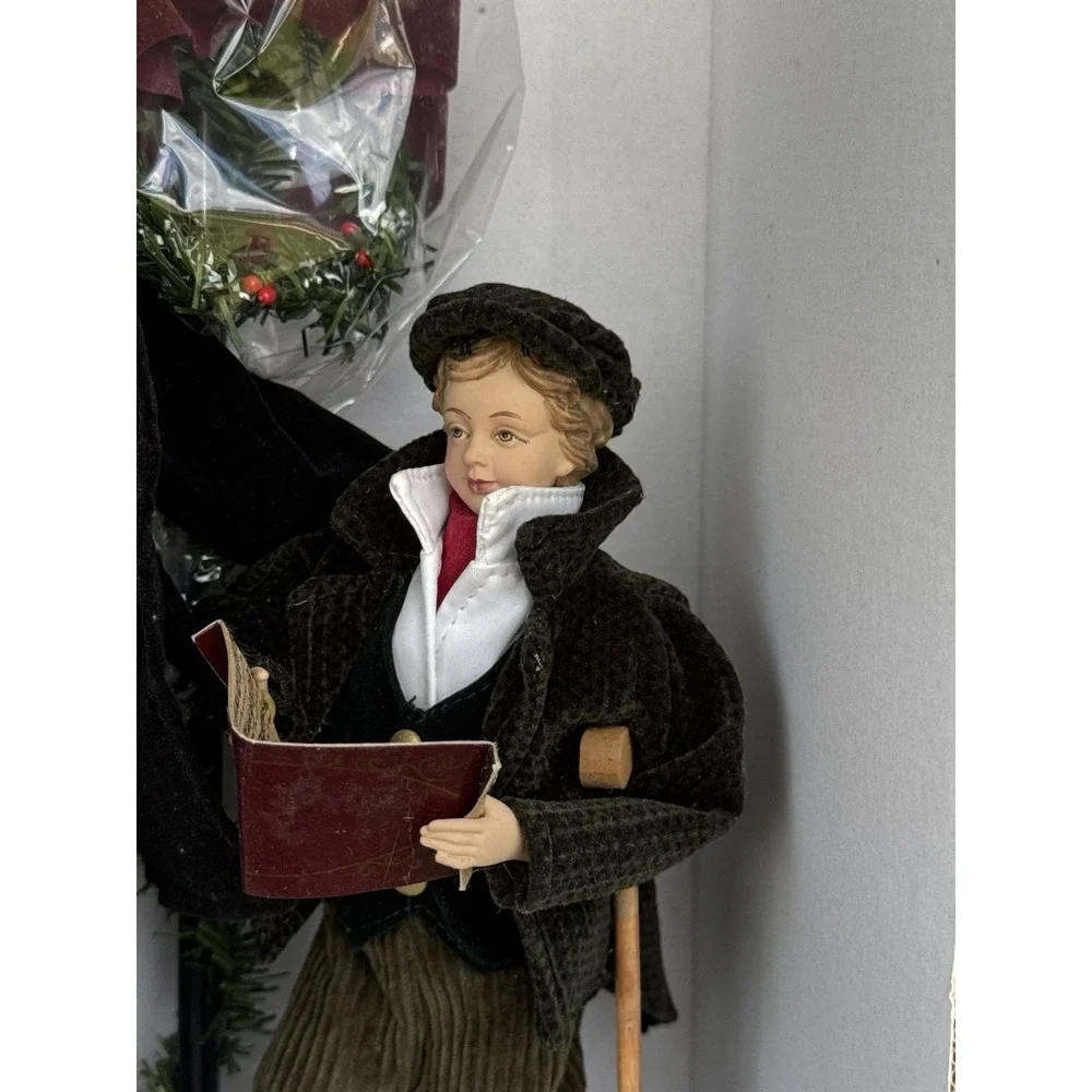 Christmas International tied tablepiece